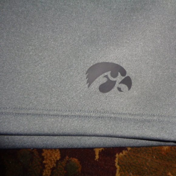 Men's Nike Iowa Hawkeyes Therm-Fit/Dri-Fit Shorts - Picture 2 of 7